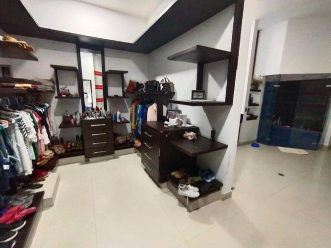 Casa de 7 alcobas en venta en Ciudad Jardin, Cali, 1250 m² · foto 3 de 18
