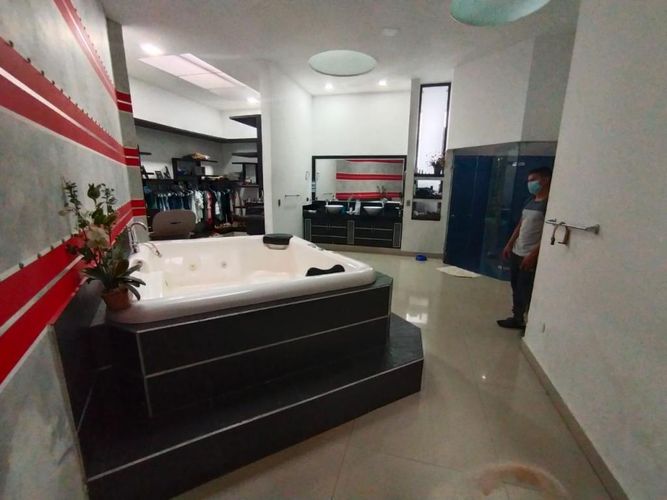 Casa de 7 alcobas en venta en Ciudad Jardin, Cali, 1250 m² · foto 10 de 18