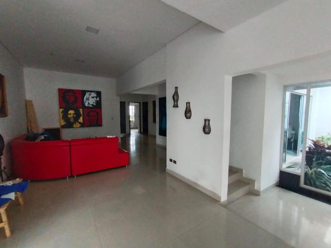Casa de 7 alcobas en venta en Ciudad Jardin, Cali, 1250 m² · foto 11 de 18