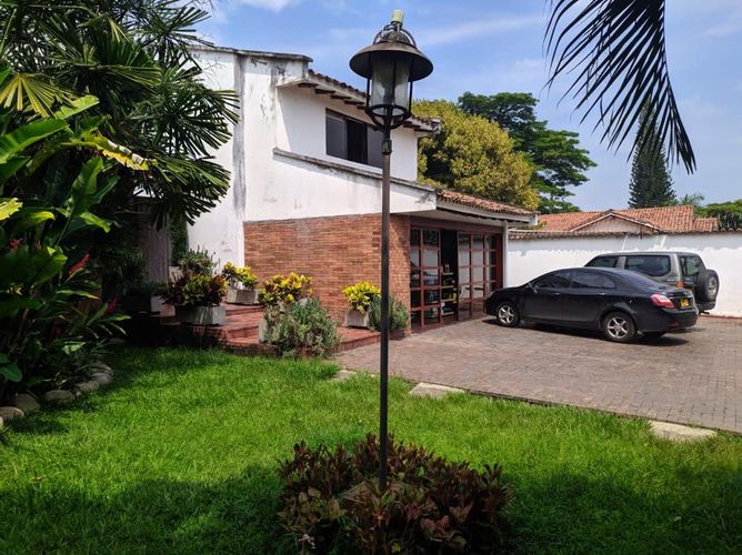 Casa de 4 alcobas en venta en Ciudad Jardin, Cali, 685 m² · foto 2 de 22