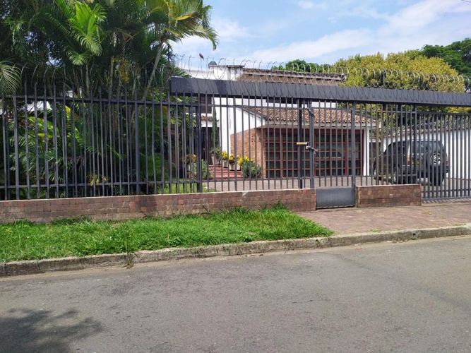 Casa de 4 alcobas en venta en Ciudad Jardin, Cali, 685 m² · foto 3 de 22