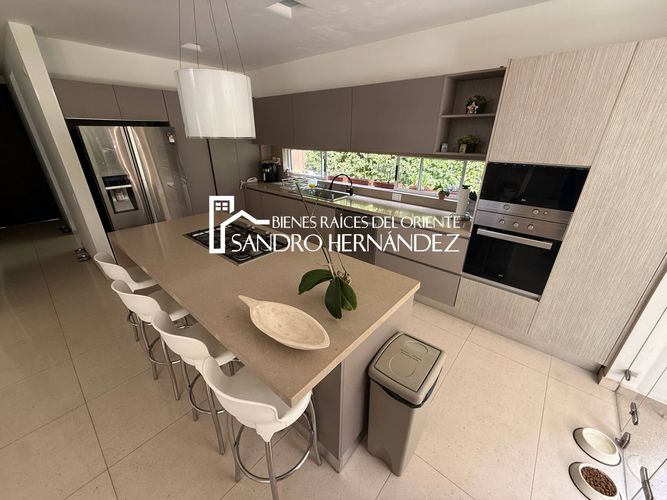 Casa de 5 alcobas en venta en Menzuly, Piedecuesta, 1103 m² · foto 6 de 24