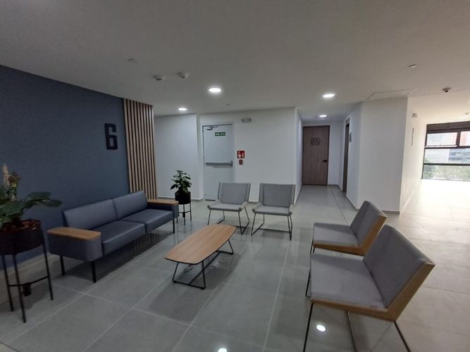 Oficina en arriendo en Perpetuo Socorro, Medellín, 25 m² · foto 2 de 14