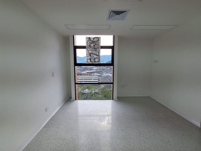 Oficina en arriendo en Perpetuo Socorro, Medellín, 25 m² · foto 4 de 14