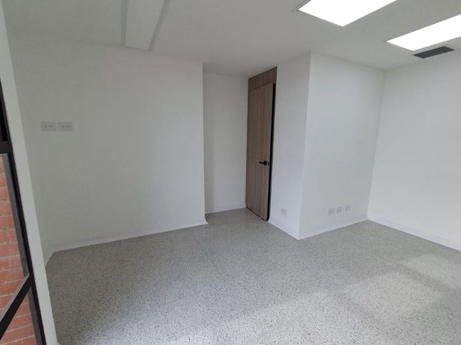 Oficina en arriendo en Perpetuo Socorro, Medellín, 25 m² · foto 5 de 14