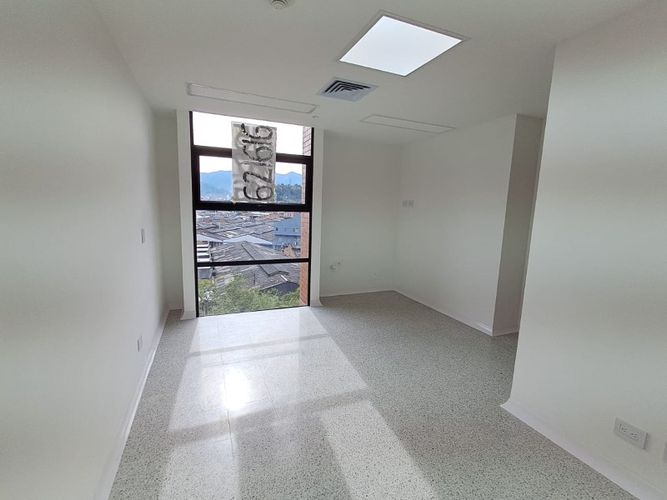 Oficina en arriendo en Perpetuo Socorro, Medellín, 25 m² · foto 6 de 14