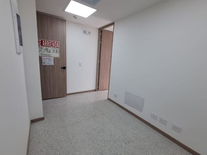 Oficina en arriendo en Perpetuo Socorro, Medellín, 25 m² · foto 8 de 14