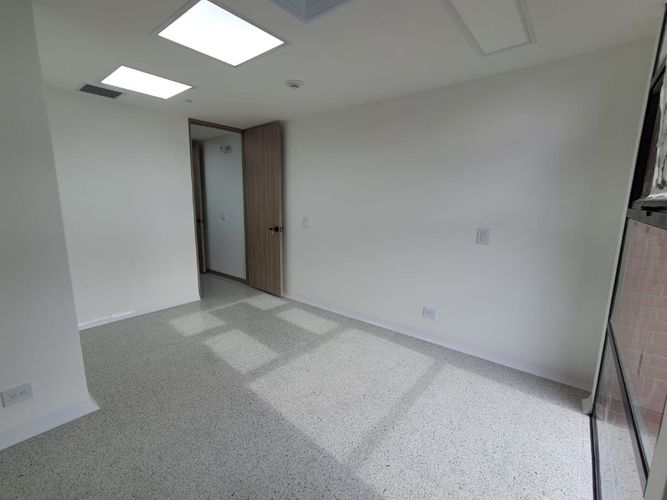 Oficina en arriendo en Perpetuo Socorro, Medellín, 25 m² · foto 10 de 14