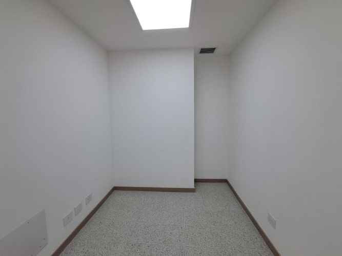 Oficina en arriendo en Perpetuo Socorro, Medellín, 25 m² · foto 11 de 14