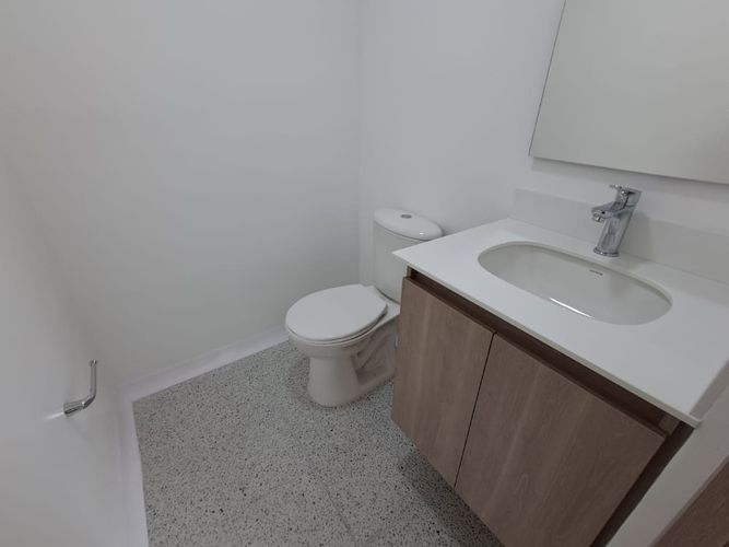 Oficina en arriendo en Perpetuo Socorro, Medellín, 25 m² · foto 12 de 14