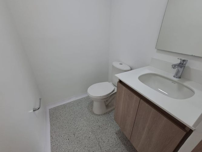 Oficina en arriendo en Perpetuo Socorro, Medellín, 25 m² · foto 13 de 14