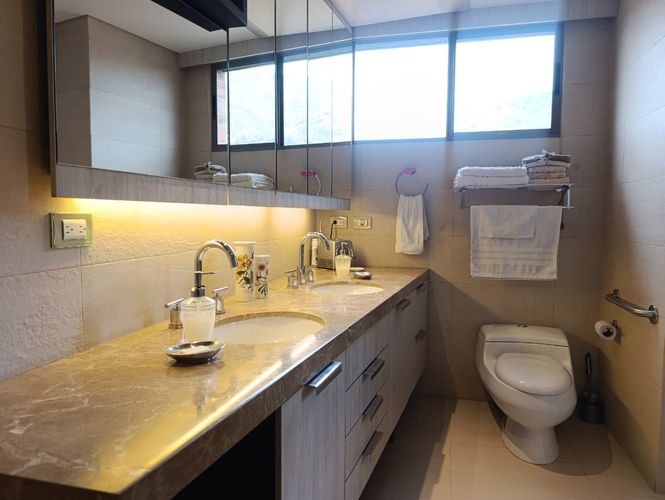 Apartamento de 3 alcobas en venta en Los Naranjos, Medellín, 210 m² · foto 7 de 18