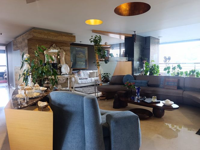Apartamento de 3 alcobas en venta en Los Naranjos, Medellín, 210 m² · foto 2 de 18