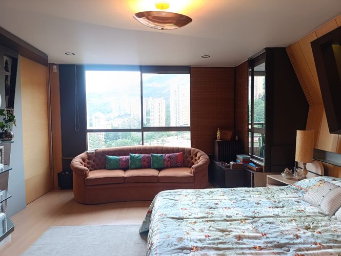 Apartamento de 3 alcobas en venta en Los Naranjos, Medellín, 210 m² · foto 15 de 18
