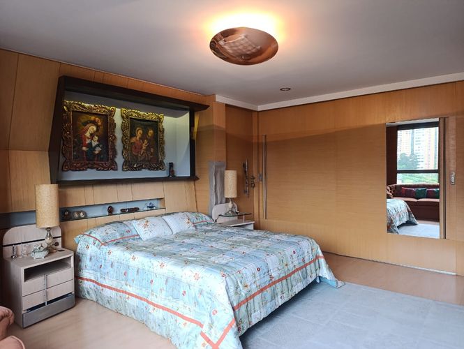 Apartamento de 3 alcobas en venta en Los Naranjos, Medellín, 210 m² · foto 16 de 18