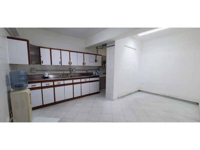 Oficina en arriendo en Mesa, Envigado, 250 m² · foto 2 de 24