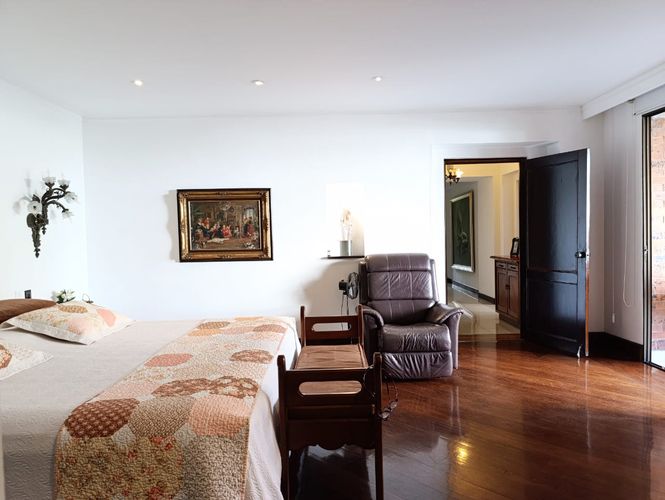 Apartamento de 4 alcobas en venta en El Poblado, Medellín, 400 m² · foto 12 de 20