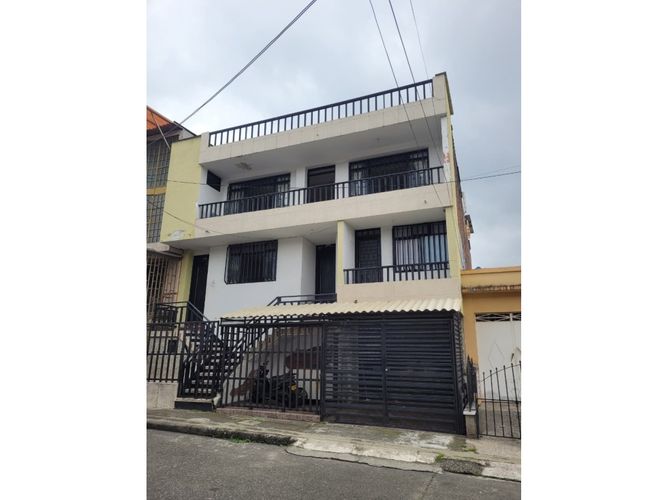 Casa de 7 alcobas en venta en La Cabaña, Armenia, 470 m² · foto 2 de 24