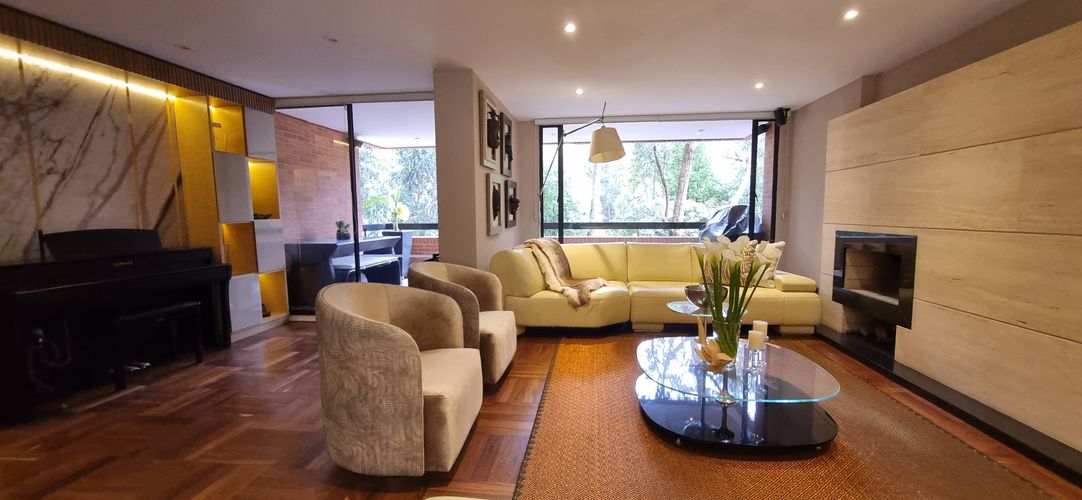 Apartamento de 3 alcobas en venta en Sierras Del Moral, Bogotá, 209 m² · foto 2 de 23