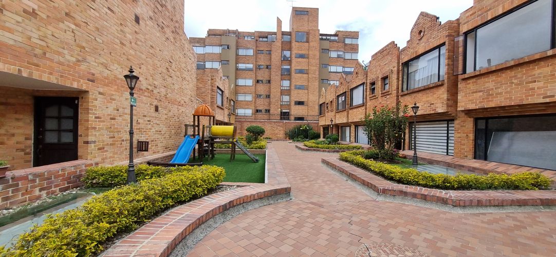 Apartamento de 4 alcobas en venta en Cedritos, Bogotá, 196 m² · foto 3 de 21