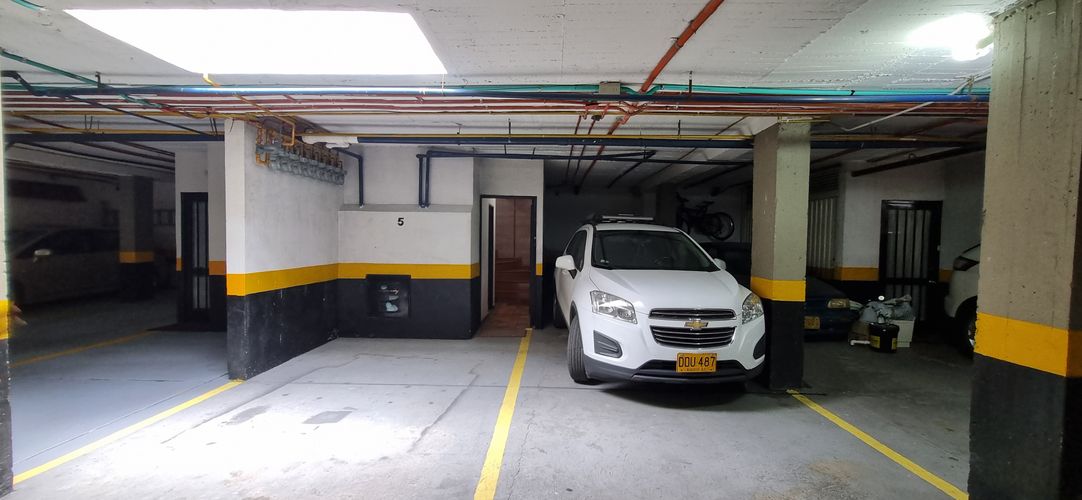 Apartamento de 4 alcobas en venta en Cedritos, Bogotá, 196 m² · foto 19 de 21