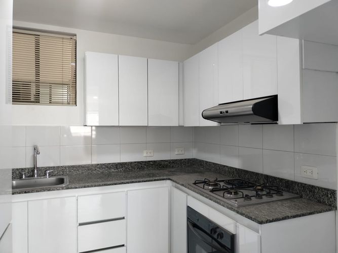 Apartamento de 2 alcobas en arriendo en La Aguacatala, Medellín, 104 m² · foto 3 de 14