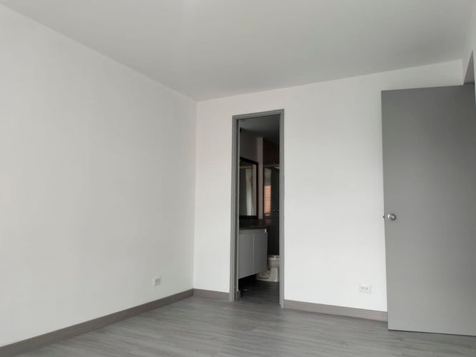 Apartamento de 2 alcobas en arriendo en La Aguacatala, Medellín, 104 m² · foto 9 de 14