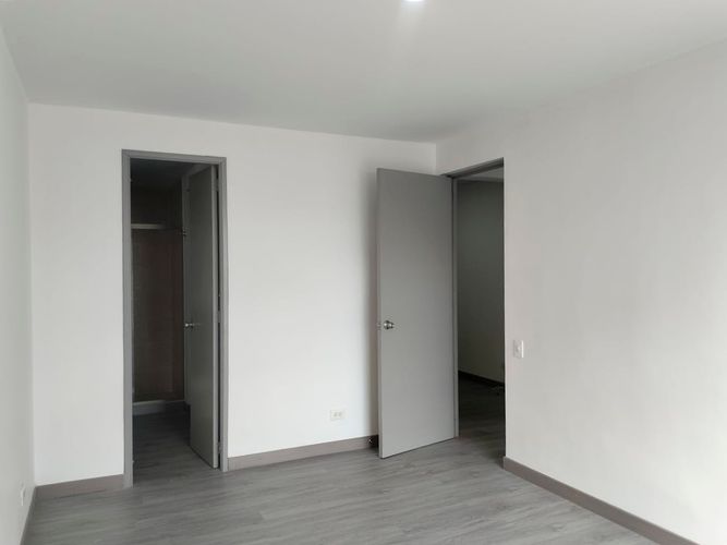 Apartamento de 2 alcobas en arriendo en La Aguacatala, Medellín, 104 m² · foto 8 de 14