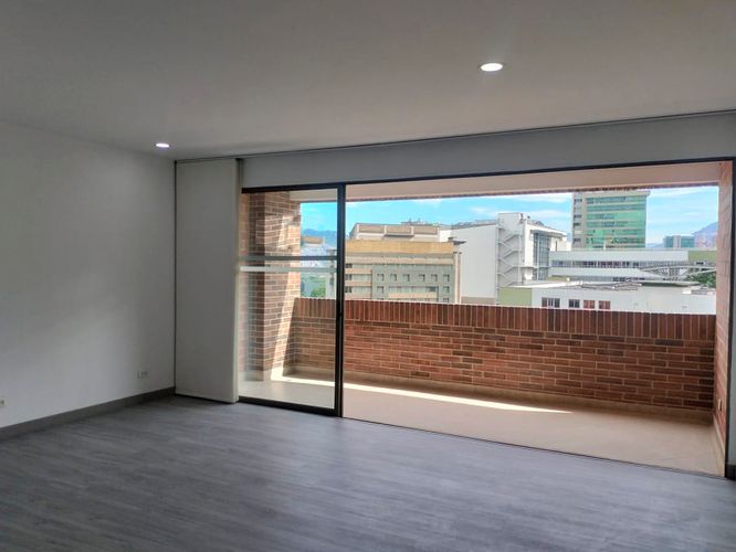 Apartamento de 2 alcobas en arriendo en La Aguacatala, Medellín, 104 m² · foto 2 de 14