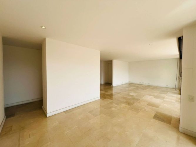 Apartamento de 2 alcobas en arriendo en Patio Bonito, Medellín, 190 m² · foto 3 de 22