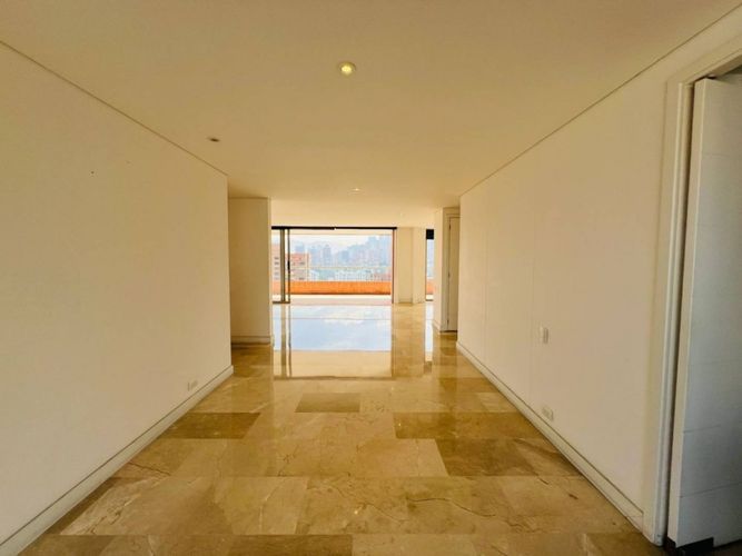 Apartamento de 2 alcobas en arriendo en Patio Bonito, Medellín, 190 m² · foto 5 de 22