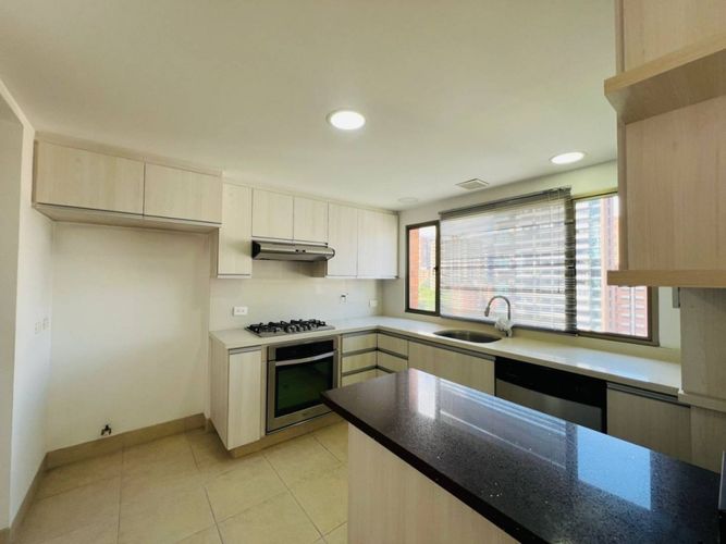 Apartamento de 2 alcobas en arriendo en Patio Bonito, Medellín, 190 m² · foto 7 de 22