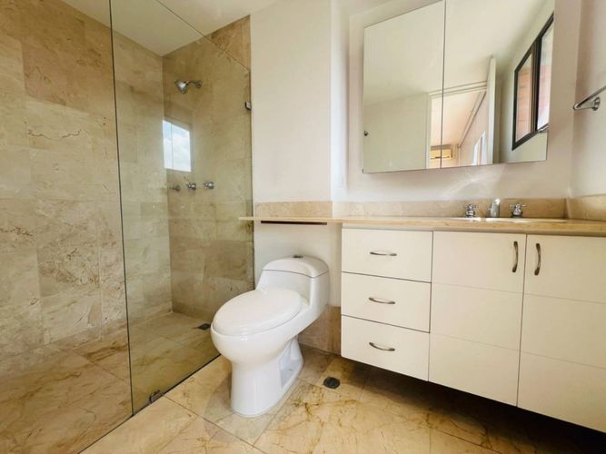 Apartamento de 2 alcobas en arriendo en Patio Bonito, Medellín, 190 m² · foto 10 de 22