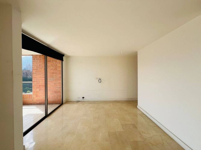 Apartamento de 2 alcobas en arriendo en Patio Bonito, Medellín, 190 m² · foto 16 de 22