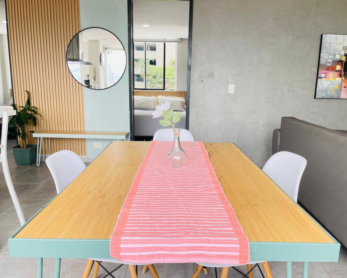 Apartamento en venta en El Poblado, Medellín · foto 2 de 12