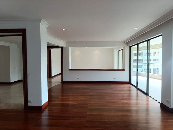 Apartamento de 4 alcobas en venta en Los Balsos, Medellín, 300 m² · foto 2 de 17