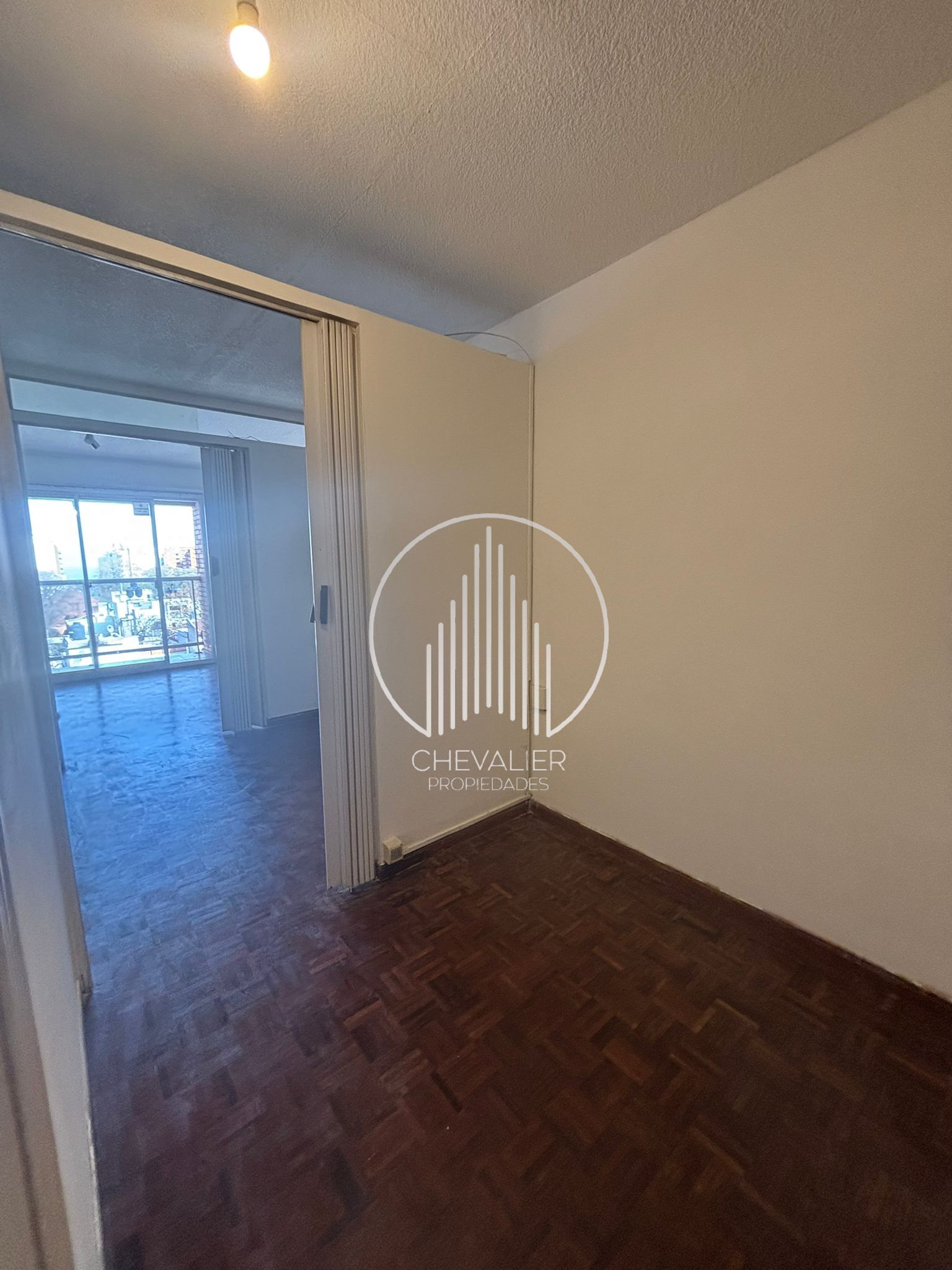 3289 / ILUMINADO MONOAMBIENTE CON DIVISIONES Y BUEN BALCON / POCITOS · Foto 9