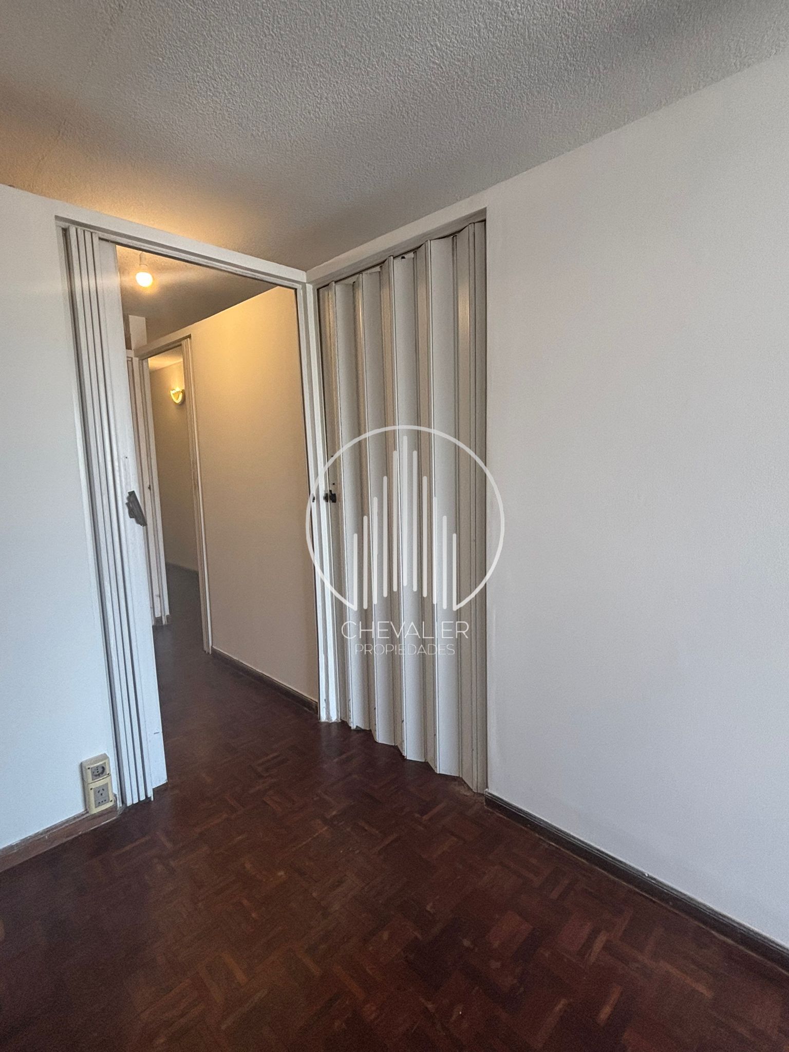 3289 / ILUMINADO MONOAMBIENTE CON DIVISIONES Y BUEN BALCON / POCITOS · Foto 10