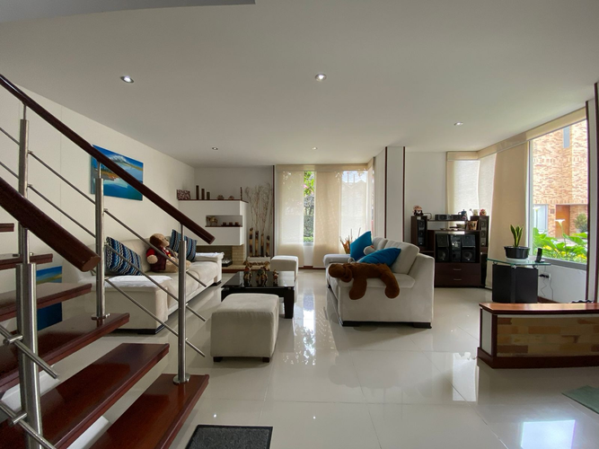 Casa de 3 alcobas en venta en Pinares, Chía, 178 m² · foto 2 de 24