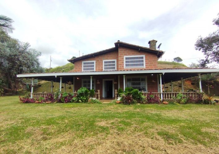 Finca en venta en San Jose, Guarne, 270 m² · foto 2 de 24
