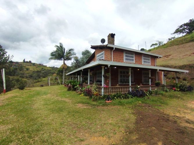 Finca en venta en San Jose, Guarne, 270 m² · foto 4 de 24