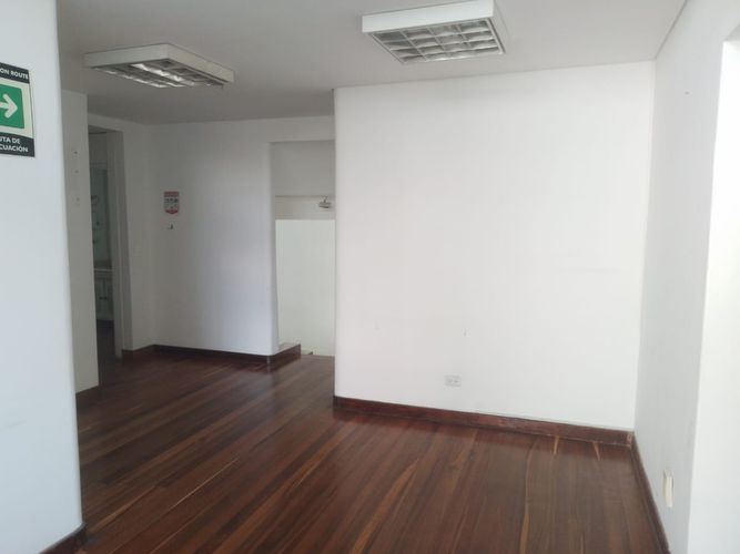 Oficina en arriendo en El Poblado, Medellín, 300 m² · foto 7 de 9