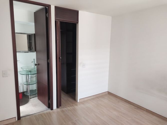 Apartamento de 3 alcobas en venta en Cr. Los Cedros, Zipaquirá, 62 m² · foto 4 de 9