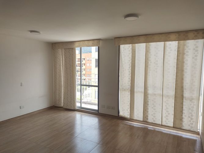 Apartamento de 3 alcobas en venta en Cr. Los Cedros, Zipaquirá, 62 m² · foto 2 de 9