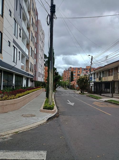 Apartamento de 2 alcobas en venta en Quinta Paredes, Bogotá, 81 m² · foto 2 de 24