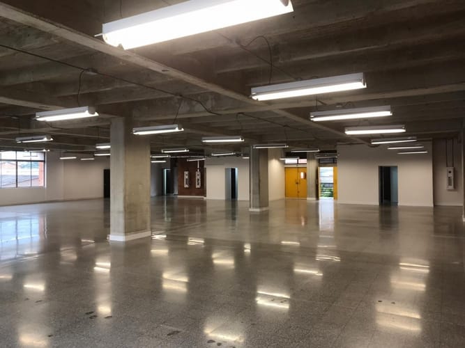 Oficina en arriendo en El Poblado, Medellín, 757 m² · foto 2 de 6