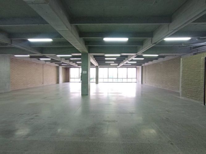 Local en arriendo en El Poblado, Medellín, 202 m² · foto 2 de 4