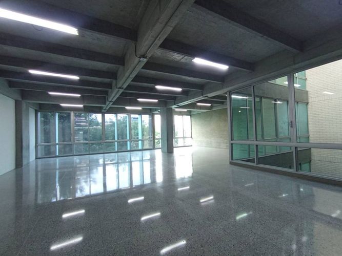 Local en arriendo en El Poblado, Medellín, 214 m² · foto 2 de 10