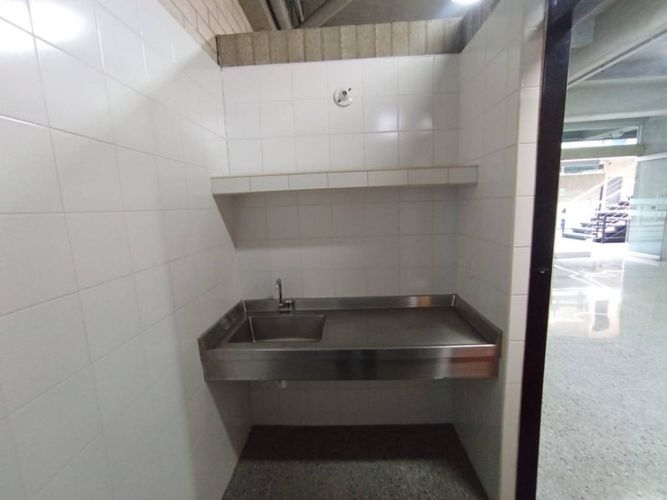 Local en arriendo en El Poblado, Medellín, 214 m² · foto 7 de 10