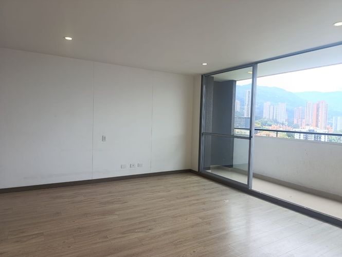 Apartamento de 4 alcobas en arriendo en El Poblado, Medellín, 64 m² · foto 3 de 17